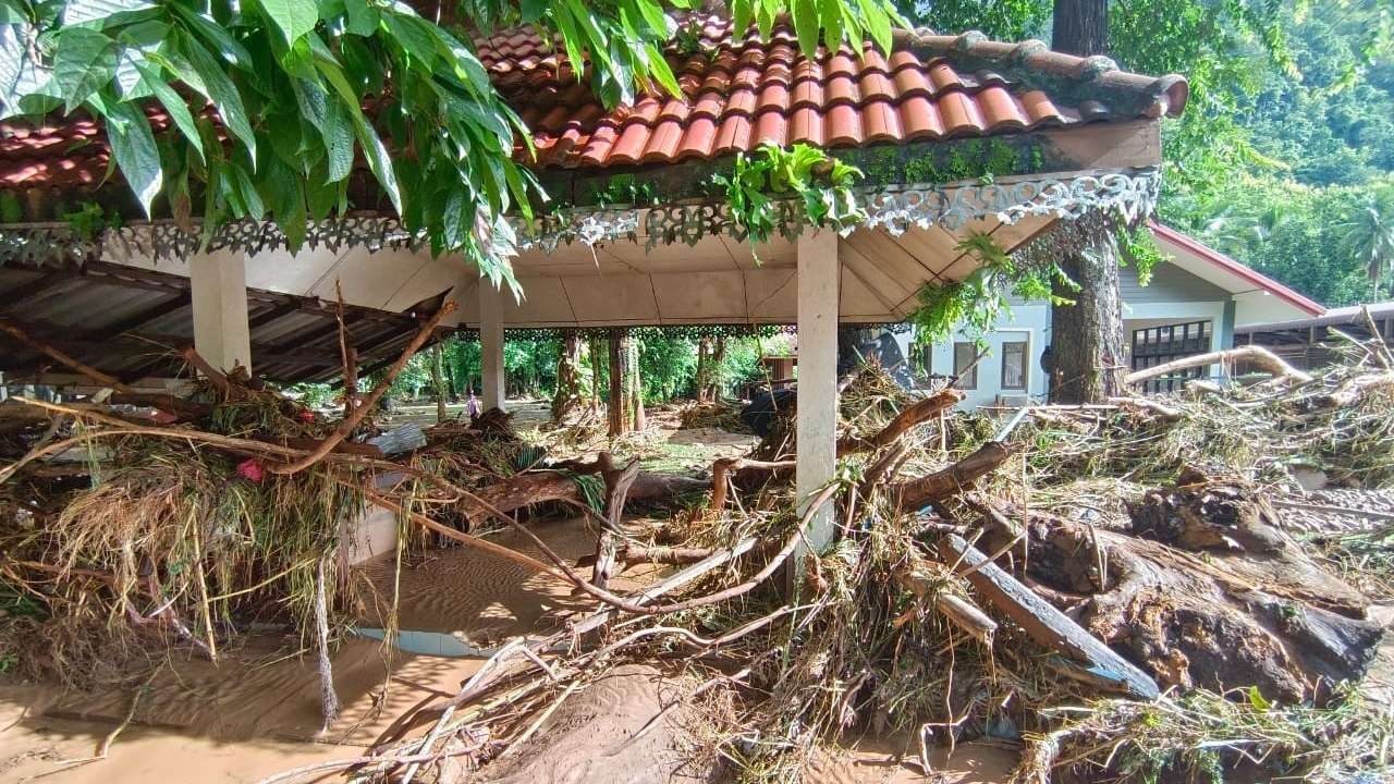 ฝนถล่มแม่ฮ่องสอน น้ำป่าหลาก สาววัย 39 ซวย ถูกซัดตายคาดินโคลน กอหญ้า