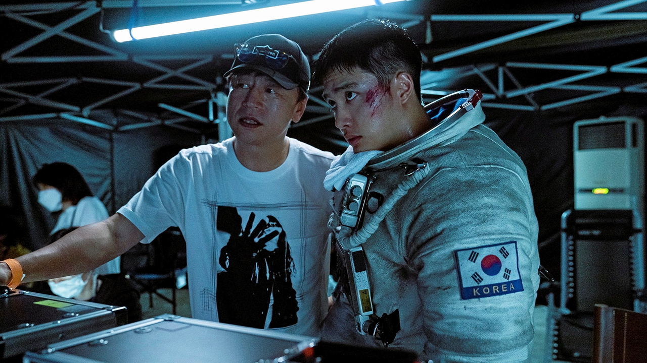 "คิม ยงฮวา" พาท่องโลกจักรวาล "The Moon"