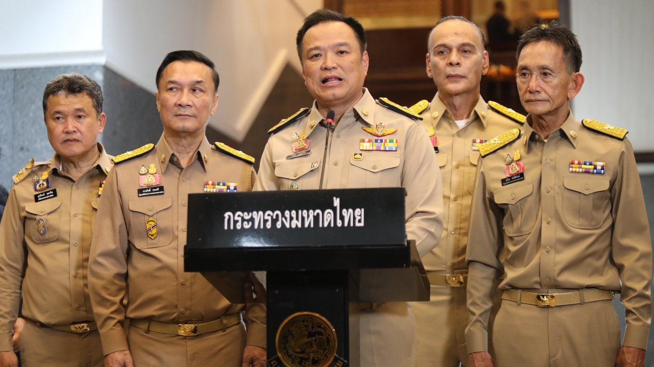 "อนุทิน" เข้า มท.ครั้งแรก ถือเคล็ด เข้าประตูทางเข้า หลังเห็นป้าย "ทางออก"