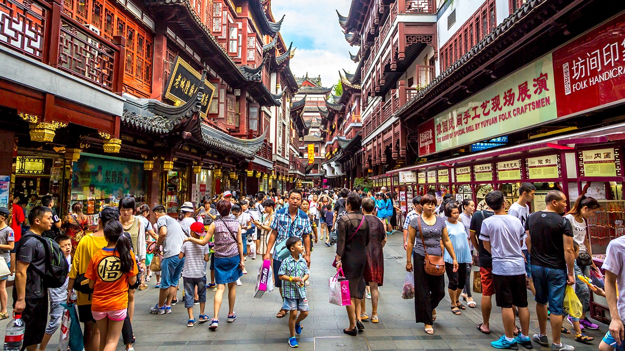 จีนเล็งออกกฎหมายห้ามแต่งกายที่ “ทำร้ายความรู้สึก” ประเทศ