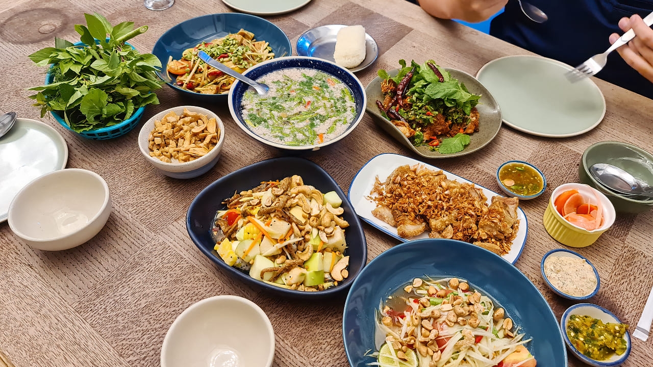 ชวน เที่ยว ชิม ‘ร้านอาหารถิ่น’ ทั้ง 4 ภาค ทั่วประเทศไทย อาหารพื้นเมืองวิถีไทย ที่ต้องลองสักครั้ง