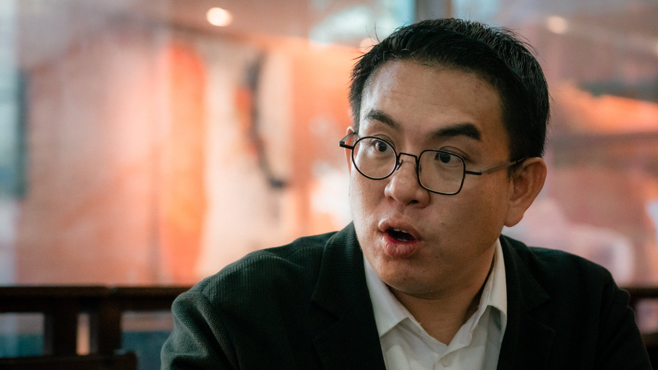 “วิโรจน์” เปิดแชต “พ.ต.ต.ศิวกร” ทำหน้าที่ตรงไปตรงมา แม้ระดับสูงบางนายกดดัน