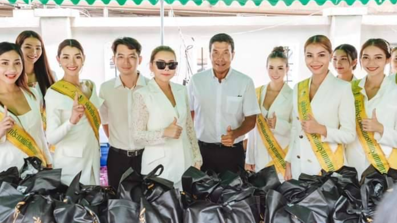 สวยใจบุญ มอร์ฟีน นำทีมผู้เข้าประกวดมิสแกรนด์กรุงเทพฯ มอบถุงยังชีพให้คนไร้บ้าน