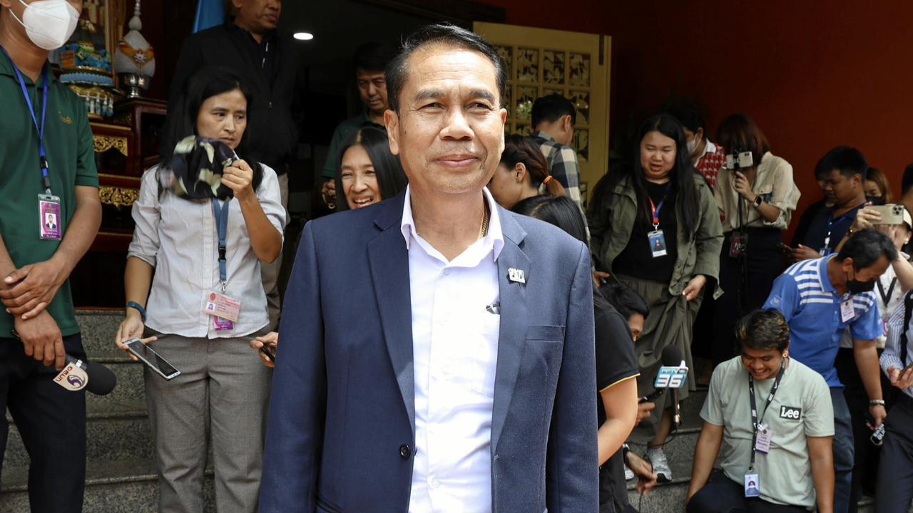 “สุทิน” จ่อชงนายกฯ ซื้อปุ๋ยแทนเรือดำน้ำ ยันกองทัพพร้อมลดจำนวนกำลังพล