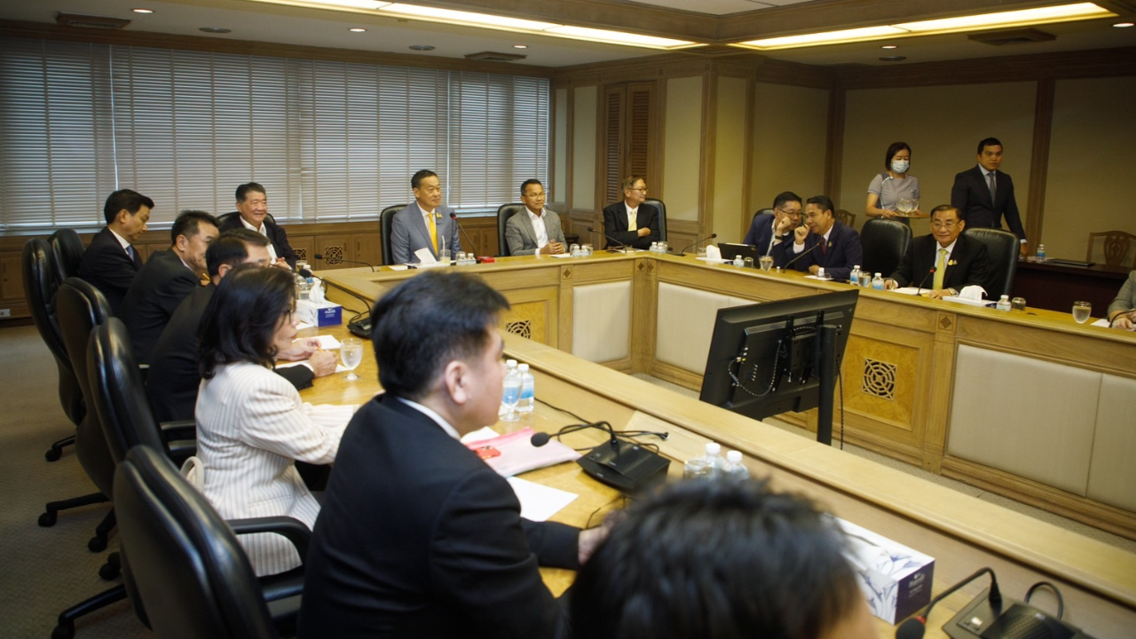 “เศรษฐา” ทานมื้อเที่ยงกับ 16 รมต. ย้ำ เร่งทำงาน อย่าอ้างมีข้อจำกัด 