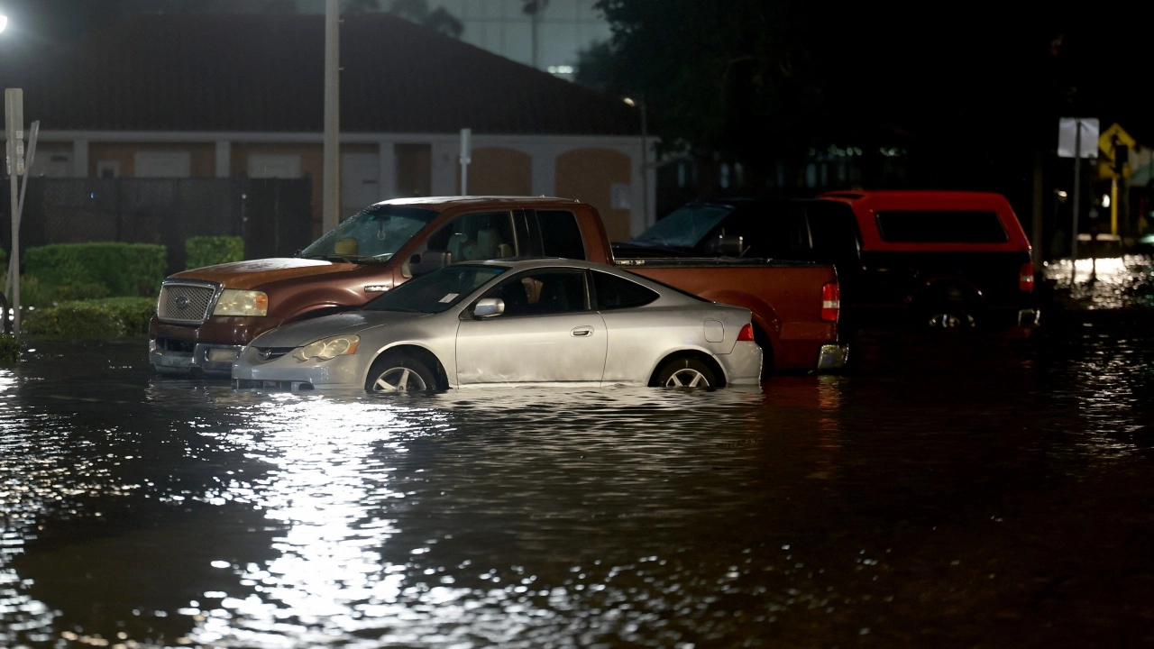 飓风伊达利亚增至 4 级，美国加速转移佛罗里达州居民！