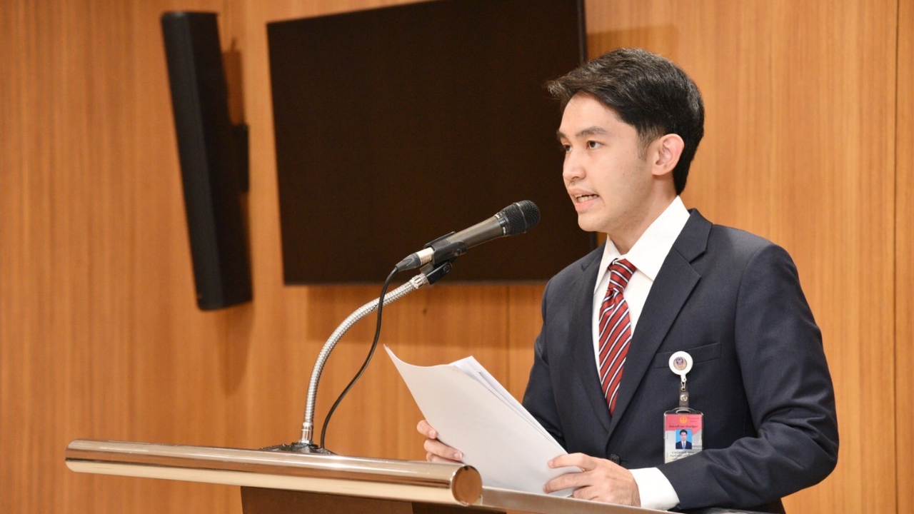 “เด็กชวน” ถอนหงอก “เสรีพิศุทธ์” แขวะจนได้เรื่อง แนะเอาเวลากลับไปคิดเรื่องพรรคตัวเอง