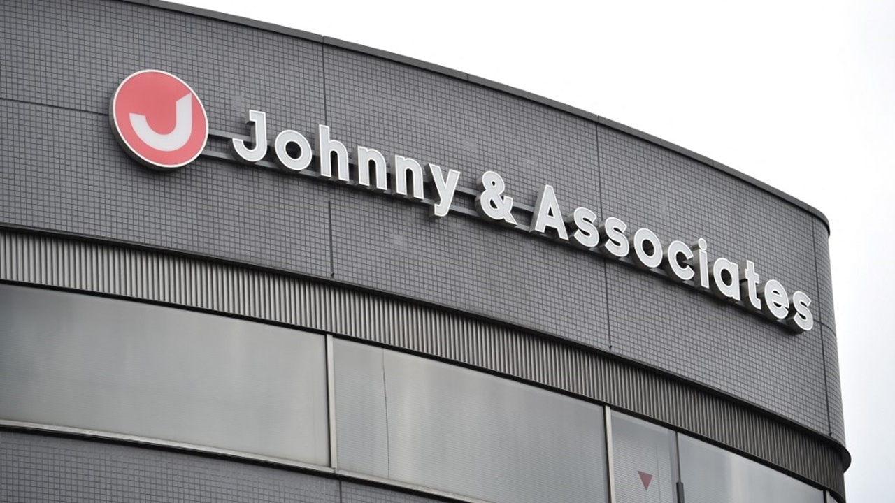 จนท.จี้หลาน “จอห์นนี คิตากาวะ” ลาออก CEO เซ่นคดีล่วงละเมิดศิลปิน