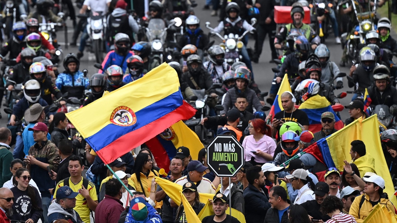 ชาวโคลอมเบียลุกฮือ หลังรัฐตัดเงินอุดหนุน ทำราคาน้ำมันพุ่ง 50%