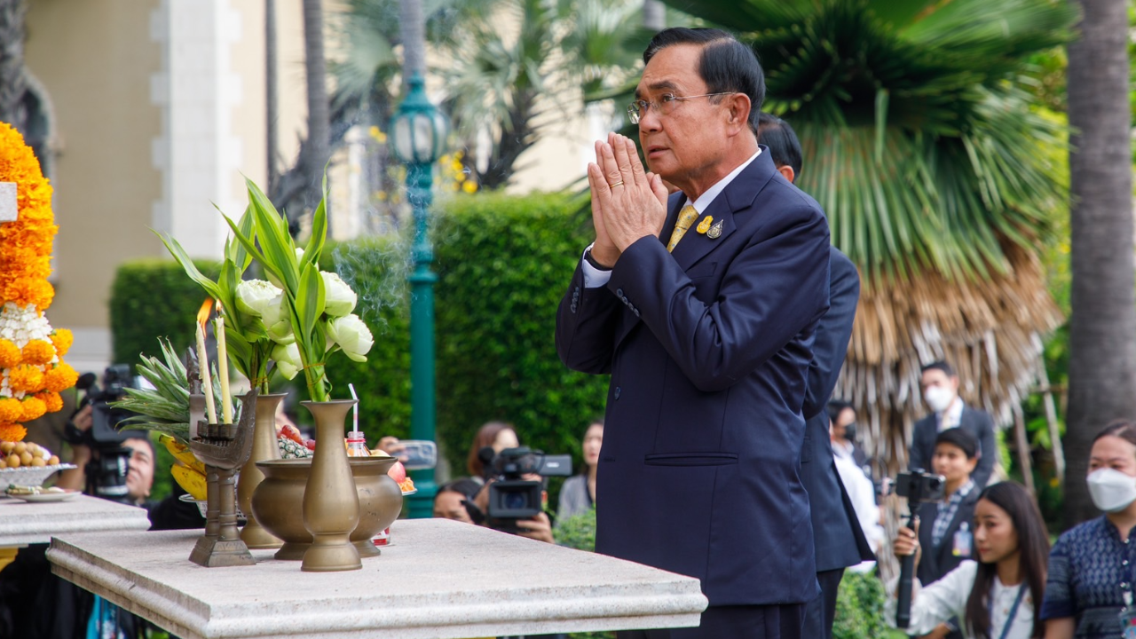 นายกฯ ถือฤกษ์ดี 9 โมง 9 นาที สักการะสิ่งศักดิ์สิทธิ์ ขอบ้านเมืองสงบ