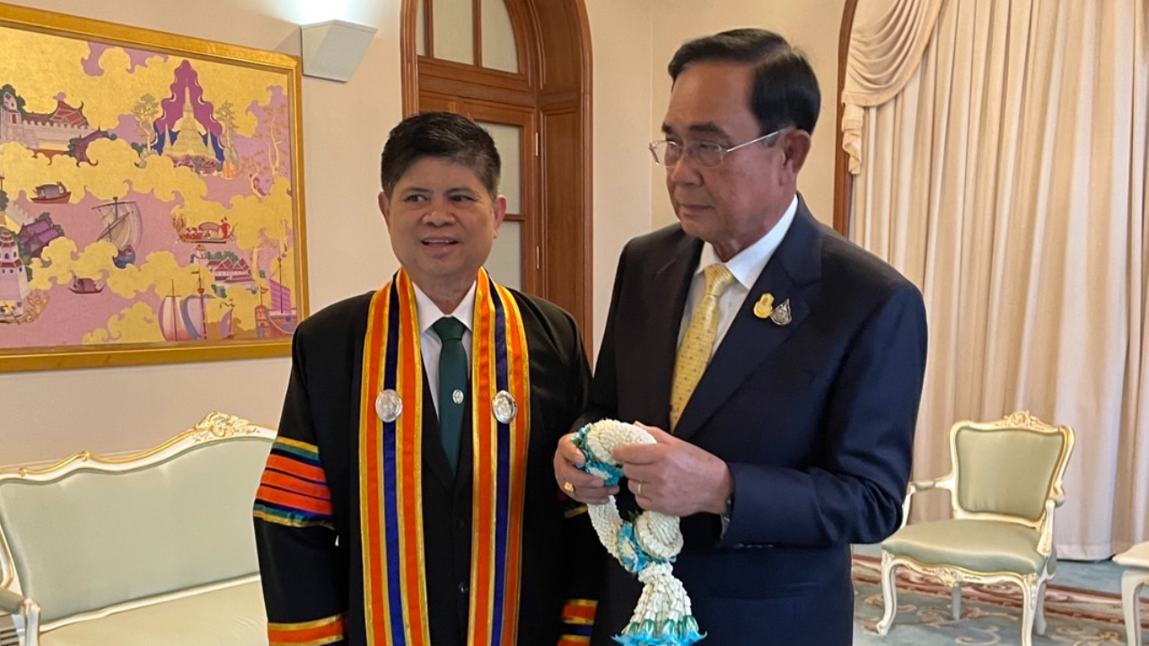 คนรัก “ลุงตู่” ตบเท้าเข้าทำเนียบอำลา “แรมโบ้” ขอศรัทธาจนสิ้นลมหายใจ