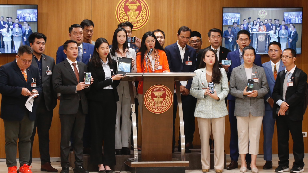 สส.ก้าวไกล ชง ตั้ง กมธ.ศึกษาแนวทางแก้คุณภาพน้ำประปา สีแดงขุ่น-ไม่ใสสะอาด