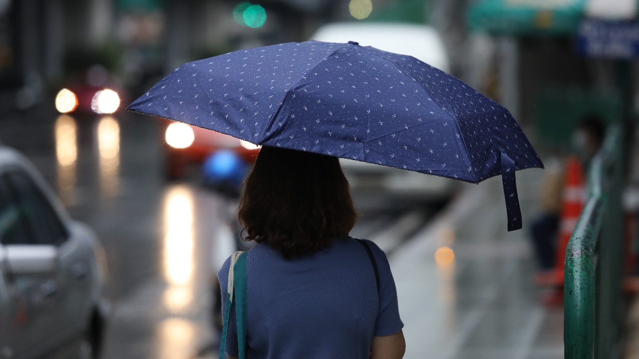 ไขข้อสงสัย "ฝนราชการ" มักตกช่วงเวลาหลังเลิกงาน ไม่ใช่เรื่องบังเอิญ 