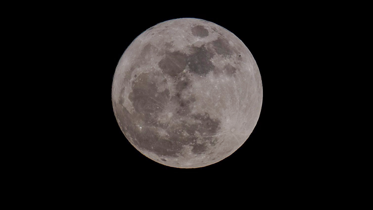 "ซุปเปอร์บลูมูน" ดวงจันทร์เต็มดวงใกล้โลกที่สุดในรอบปี คืนวันที่ 30 ส.ค. 66