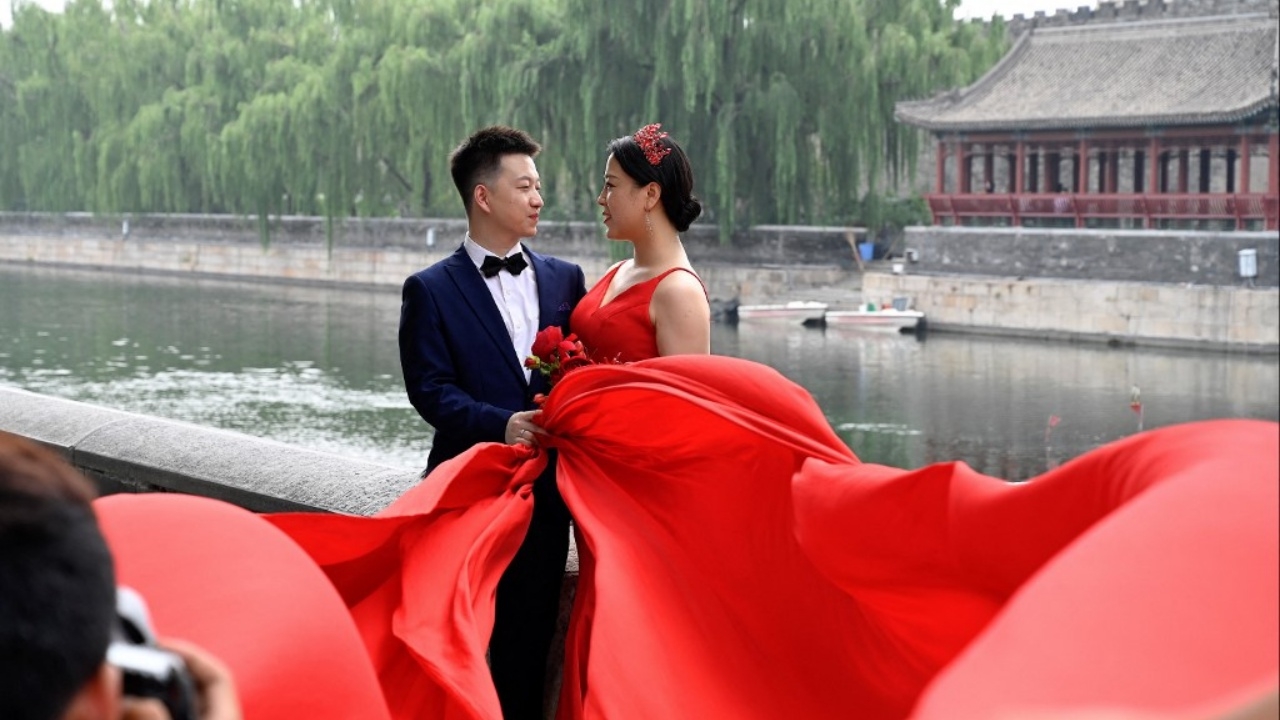 จีนแจกเงินคู่แต่งงานใหม่ 1 พันหยวน หากเจ้าสาวอายุต่ำกว่า 25 ปี