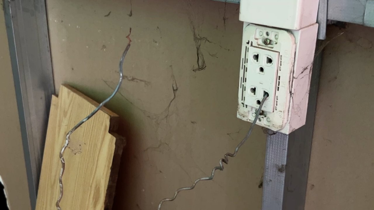 "โจรไฟฟ้าช็อต" ลงมือที่ขอนแก่น เอาลวดทองแดงแหย่ปลั๊กให้ไฟดับก่อนลักทรัพย์