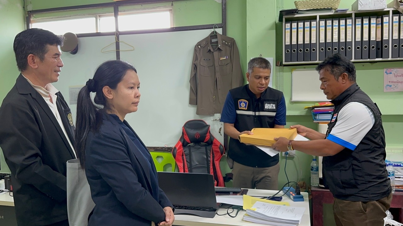 นายก อบต.มูโนะ พา 4 จนท.พร้อมทนายยื่นคำให้การเพิ่มเติม คดีโกดังพลุระเบิด