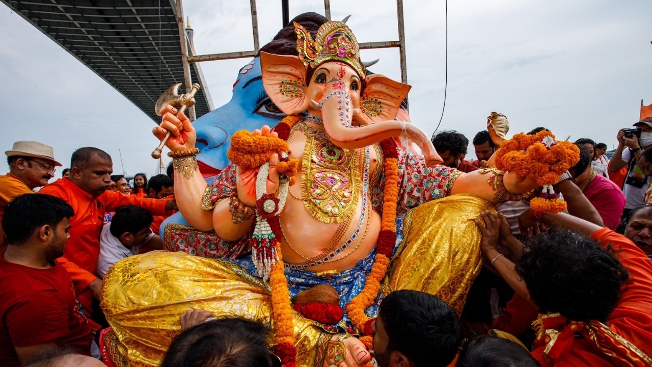 ชมขบวนแห่ วันคเณศจตุรถี 2566 เทศกาลเฉลิมฉลองพระพิฆเนศสุดยิ่งใหญ่ สวยงามตระการตา