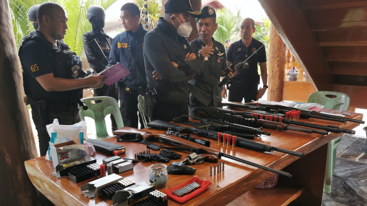 หมายจับ ลูกสาวกำนันดังระนอง พัวพันแก๊งยา ค้ายางพาราเถื่อน ส่งออกรถผิดกฎหมาย