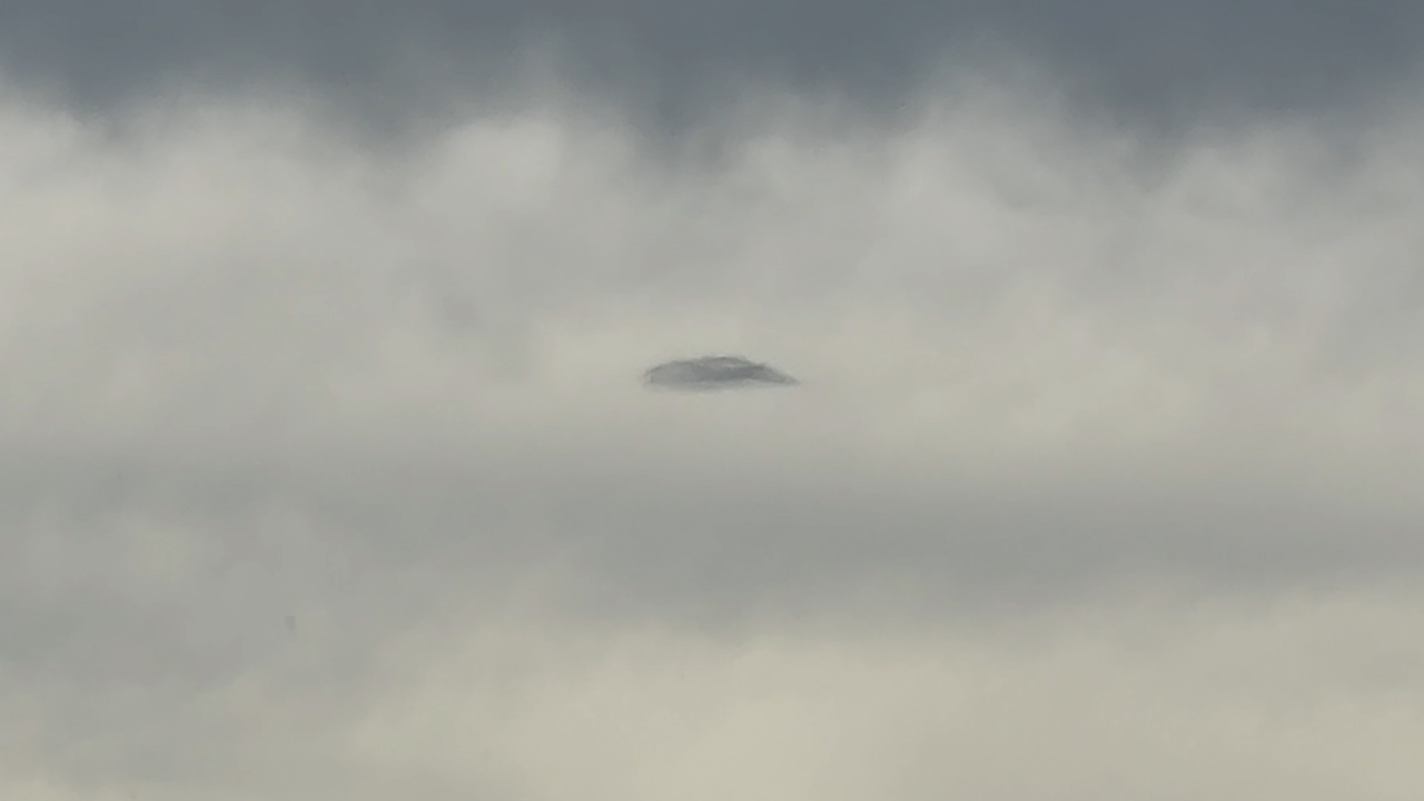 อะไรกันแน่ อ้างบันทึกภาพวัตถุต้องสงสัยคล้าย UFO ลอยกลางเมฆฝนขอนแก่น