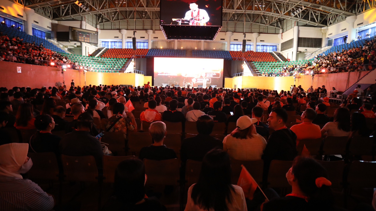 “ก้าวต่อไป ก้าวใหญ่ทั้งแผ่นดิน” เปิดตัว “ชัยธวัช” หัวหน้าก้าวไกลคนใหม่