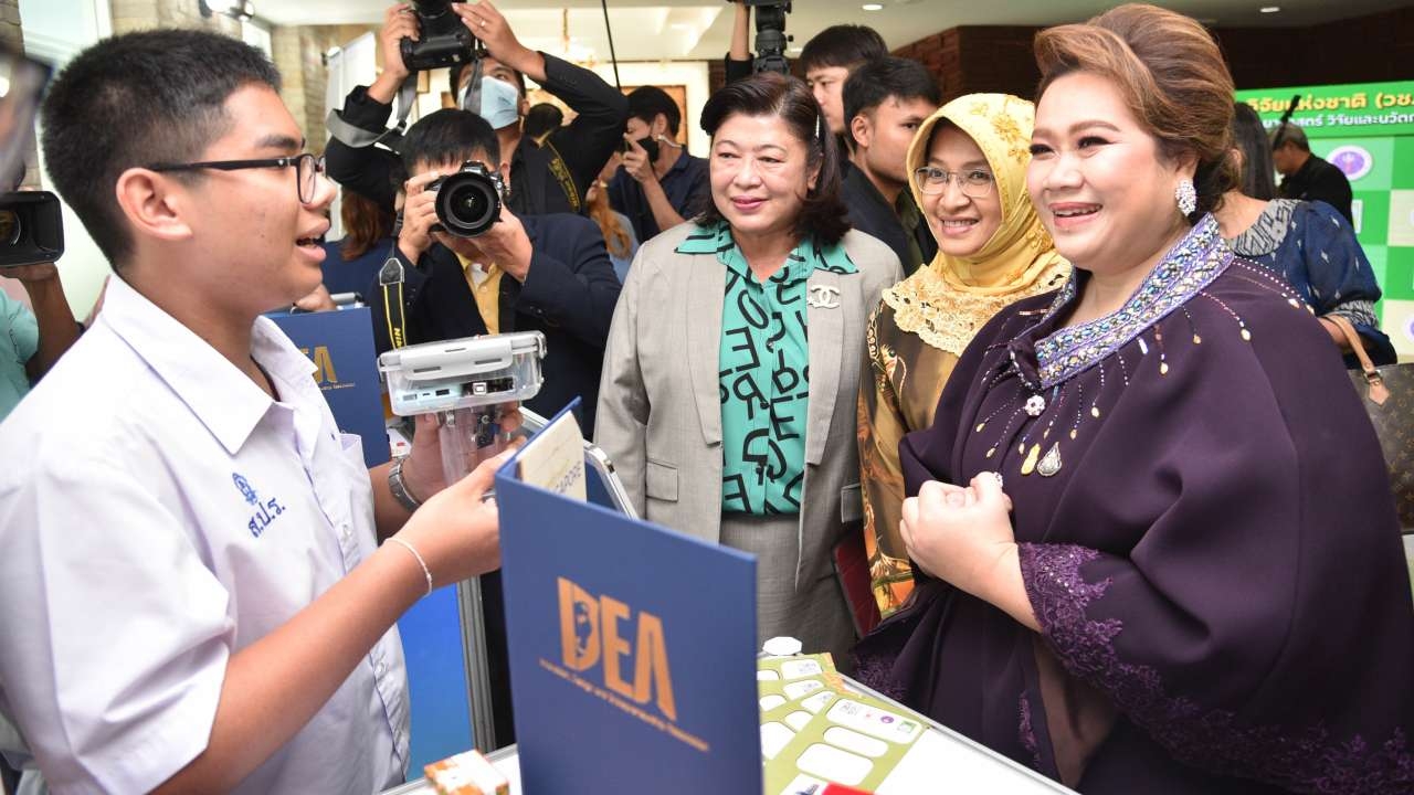 รมว.อว. มอบรางวัลนวัตกรรม ยันนักวิจัย-นักประดิษฐ์ไทย ไม่แพ้ชาติใดในโลก