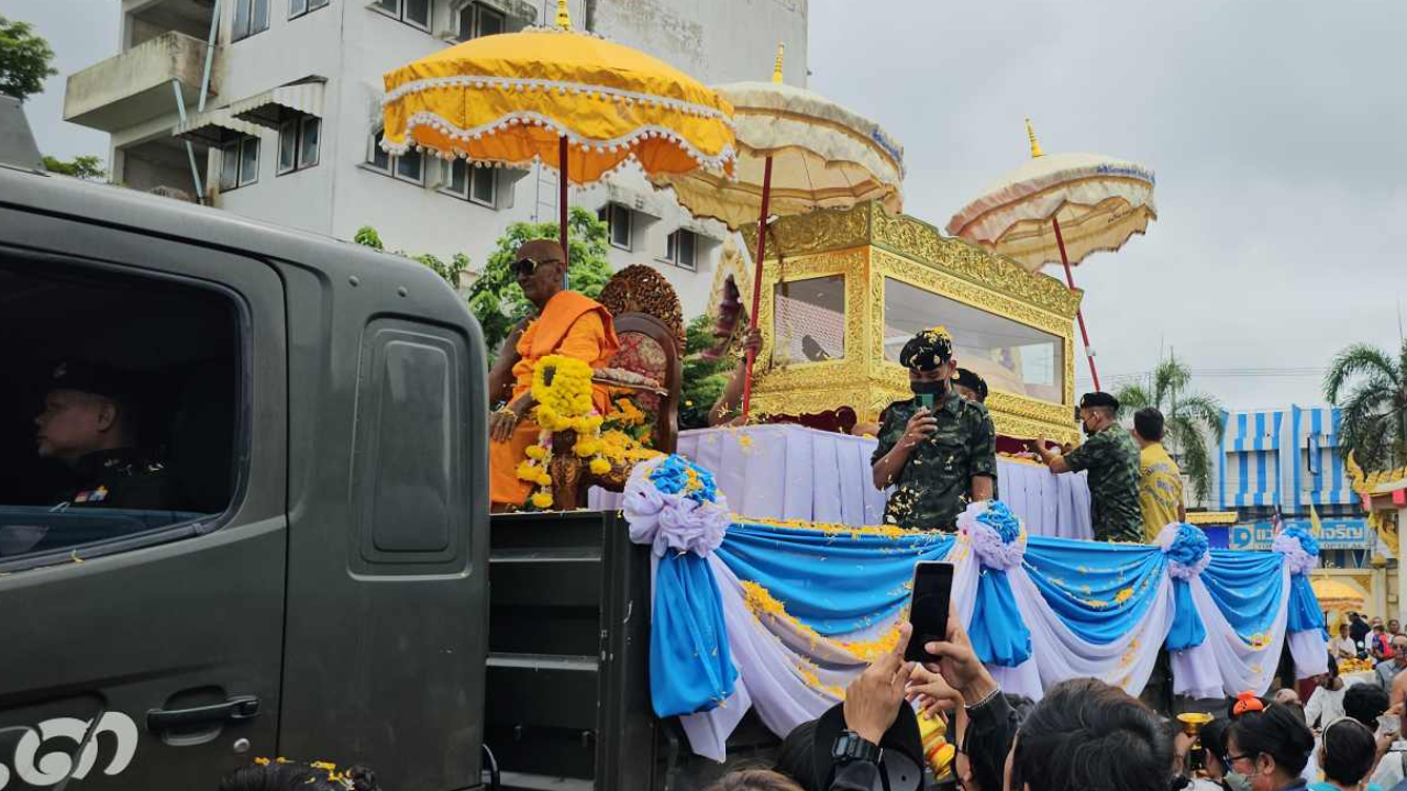 เคลื่อนสรีรสังขาร หลวงปู่แขก ห่อหุ้มด้วยไฟเบอร์กลาส กลับวัดสุนทรประดิษฐ์