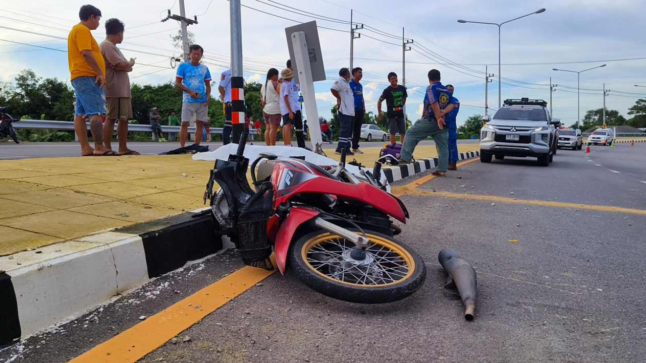ด.ช.ม.1 จยย.ชนเสาป้ายสัญญาณดับ เผยพระเคยทัก จะอยู่ไม่ถึงอายุ 20 