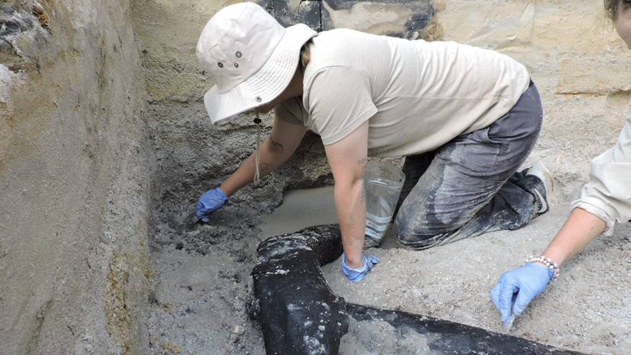 ฮือฮา ทีมสำรวจพบสิ่งปลูกสร้างไม้เก่าแก่สุดในโลกที่แซมเบีย อายุเกือบ 5 แสนปี