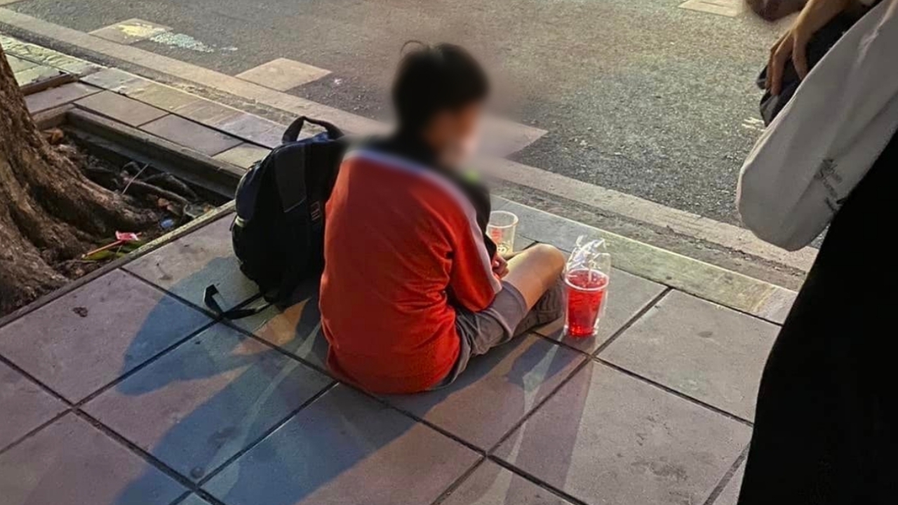 เกินไปไหม สาวเล่าเหตุการณ์รถเมล์ทิ้งเด็กเป็นลมไว้ข้างถนน โชคดีมีคนเข้ามาช่วย