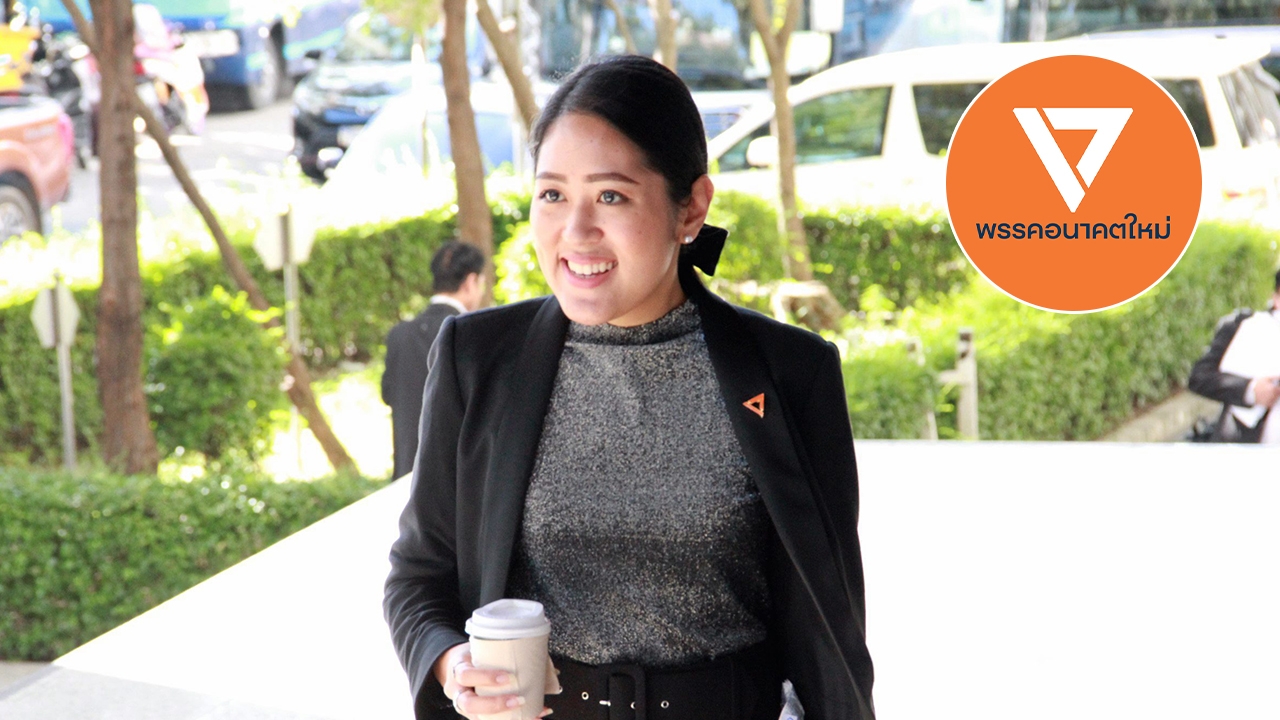 ส่องประวัติ "ช่อ" พรรณิการ์ จากสาว working woman จนถูกตัดสิทธิการเมืองตลอดชีพ