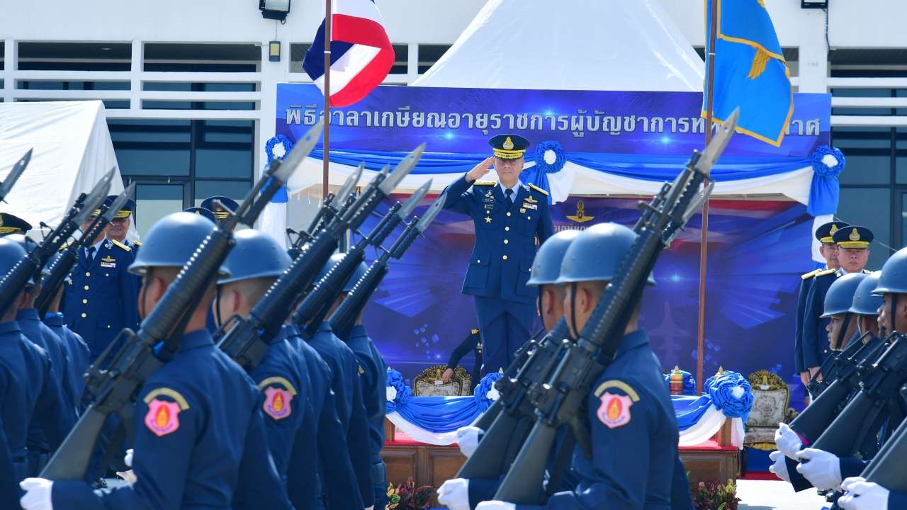 ทอ.ปิดลานจอด บน.6 สวนสนาม 3 กองพัน อำลาเกษียณ "ผบ.ทอ."และนายพลอากาศ