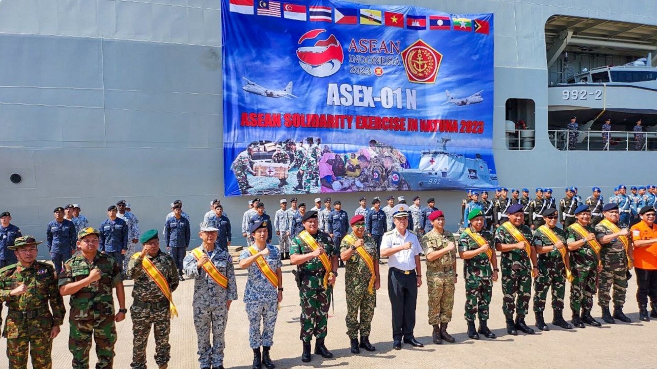 กองทัพอาเซียนซ้อมรบร่วมทางทะเลครั้งแรก ใกล้พื้นที่พิพาททะเลจีนใต้