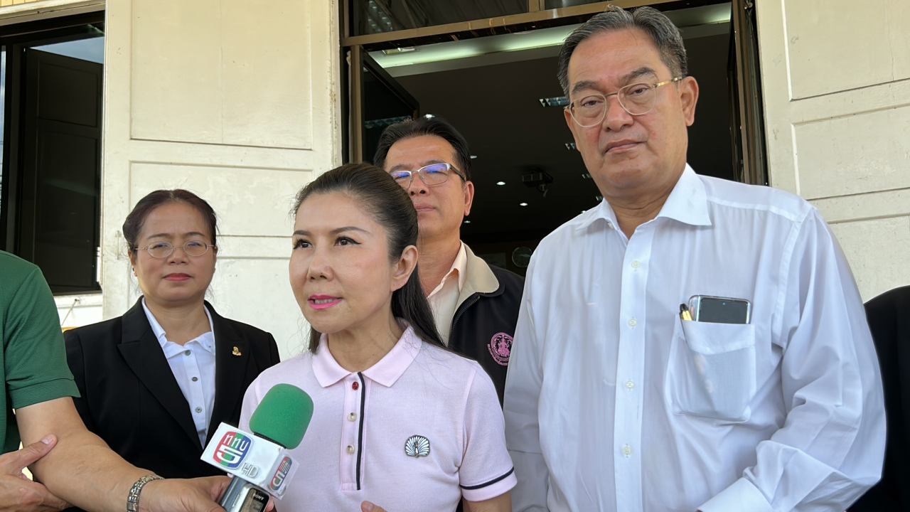 “กัญจนา” เยี่ยม 2 พี่น้อง เหยื่อพ่อแม่ฆ่าโบกปูน ขอสังคมช่วยชี้เบาะแสความรุนแรงในครอบครัว