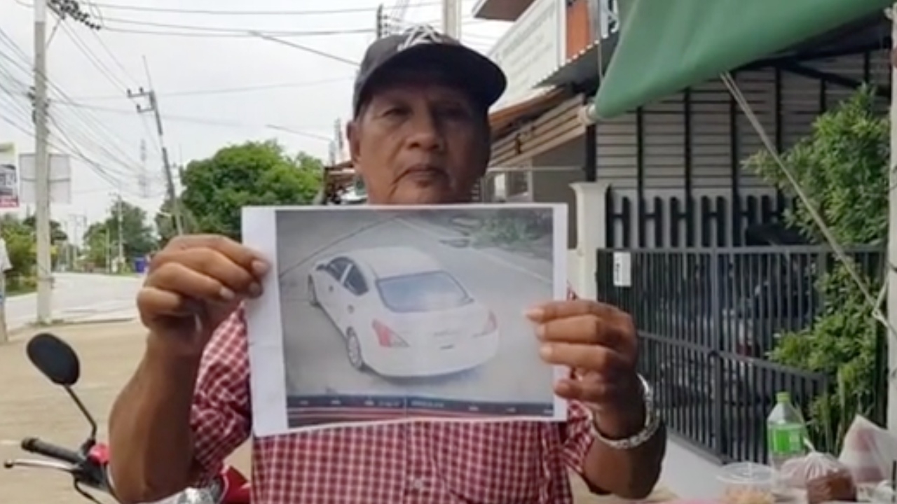 ลุงทำเงิน 20,000 บาท หล่นบนถนน เก๋งตามมา จอดรถ วิ่งลงมาเก็บ (คลิป)