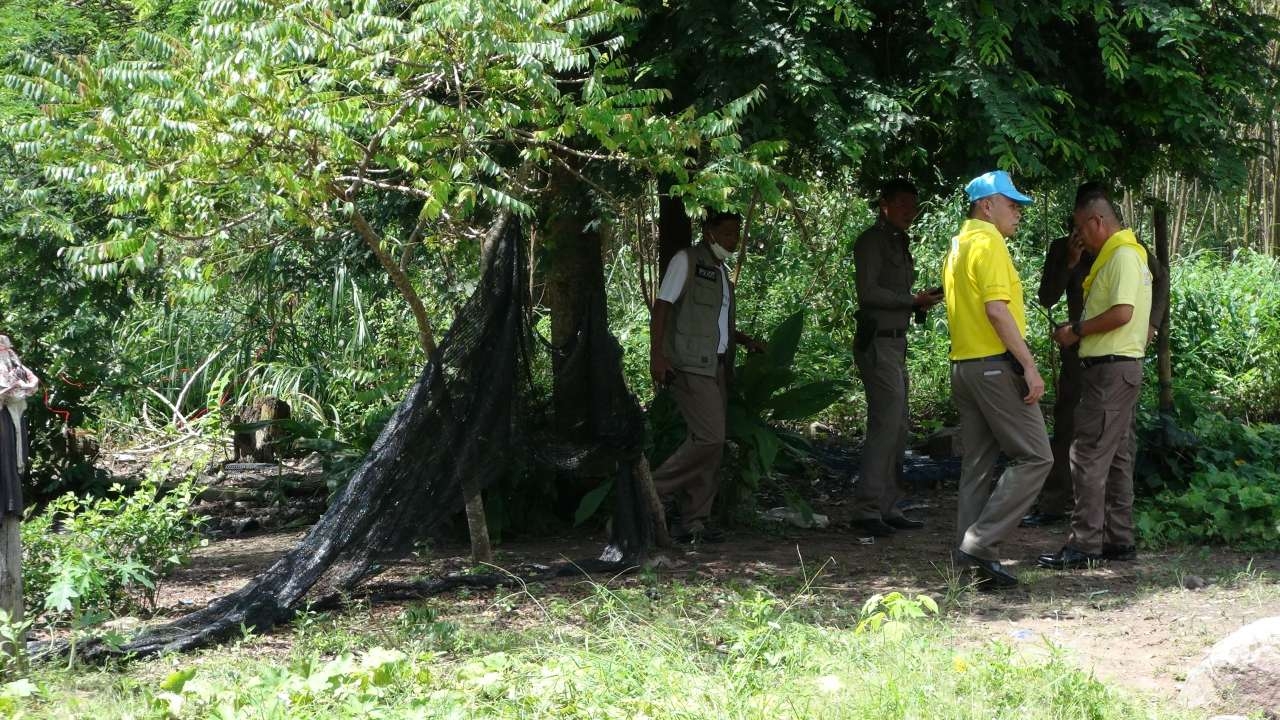 หนุ่มเสพยาคลั่ง เผาบ้าน ไล่แทงตำรวจบาดเจ็บ เจอยิงสวน ก่อนคุมตัวได้