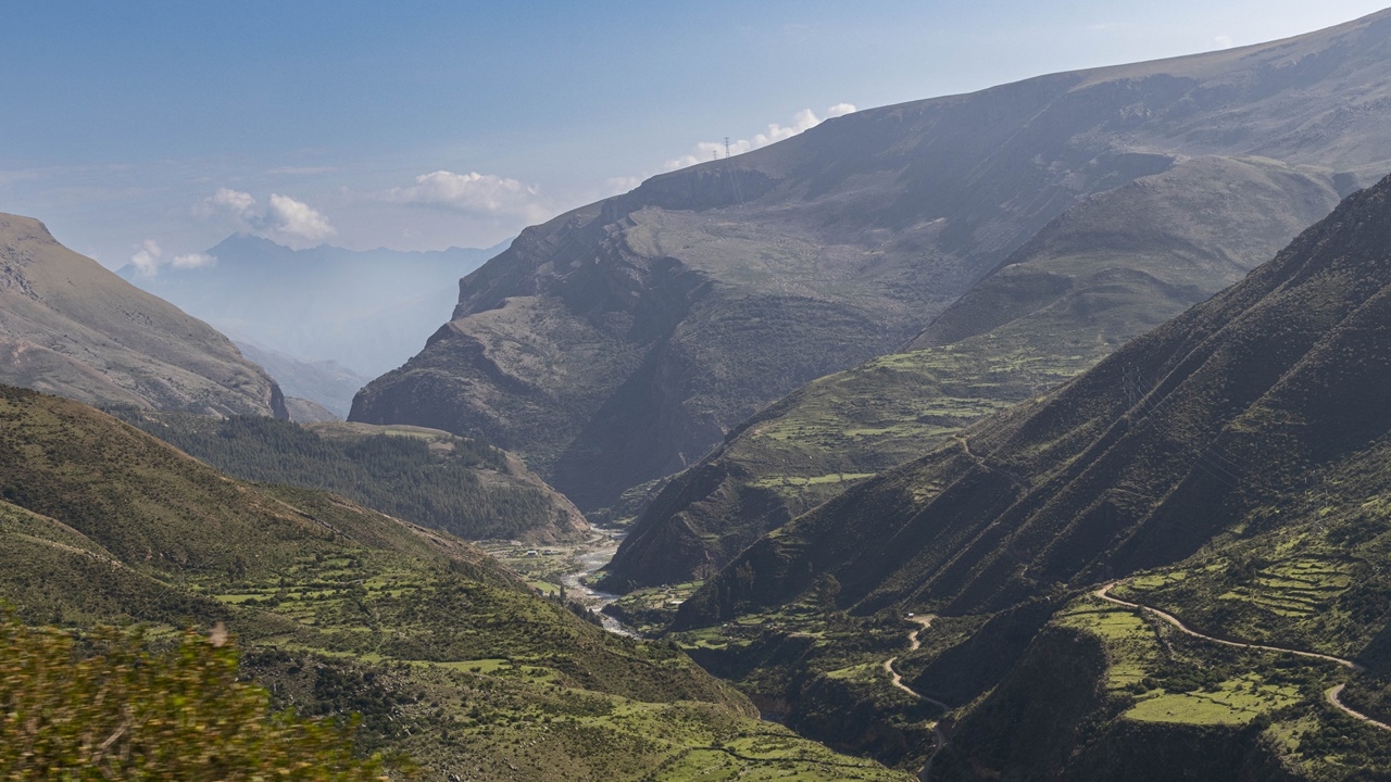 สลด รถบัสเปรูพลัดตกเขาแอนดีส ร่วง 200 ม. ดับแล้ว 24 ศพ เจ็บอื้อ