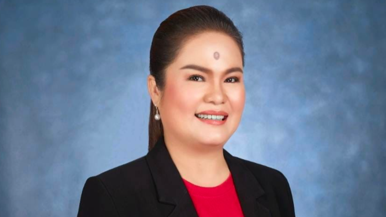 "พิมพ์พิชชา" ยัน อยู่พรรคเพื่อไทย ปัด ไม่ได้ร่วมคณะ "หมออ๋อง" ไปสิงคโปร์ 