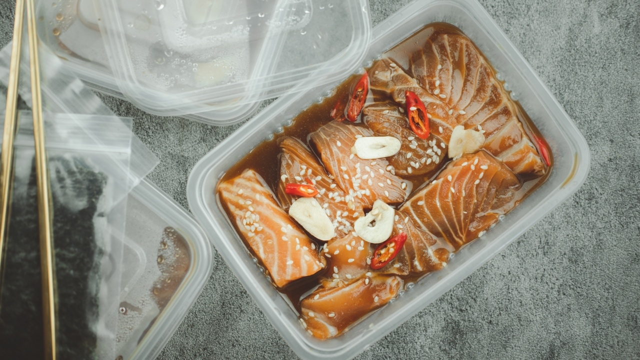 สาวงงหนัก แม่ค้ามาฝากร้านแซลมอนในโพสต์ พอทักไปซื้อกลับไม่ตอบ บอกไม่พร้อมขาย