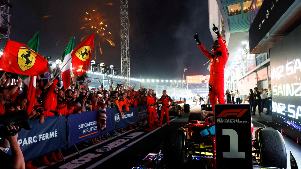 2023F1综述：法拉利车手卡洛斯·塞恩斯14连胜