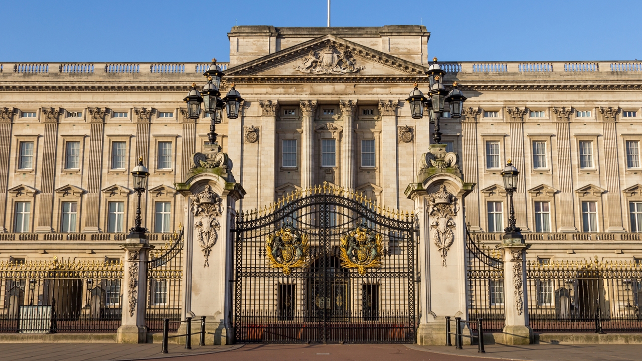 ตำรวจอังกฤษจับชายวัย 25 หลังพยายามบุกรุกพระราชวังบักกิงแฮม