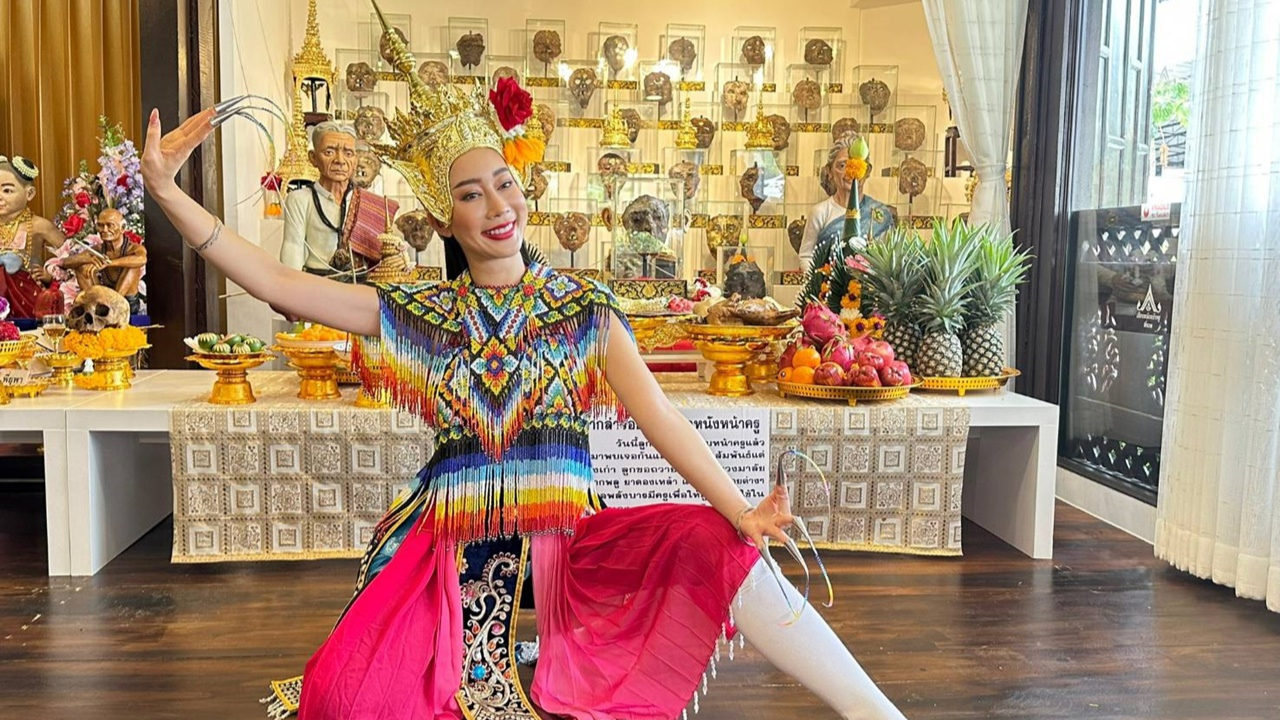 รำจนรวย น้ำเพชร ฏีญาร์ภา รำแก้บนหนังหน้าครู 4 รอบ ได้คอนโดฯ 20 ล้าน