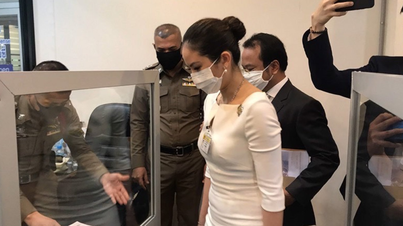 รับคําขอโทษเป็นคุก “ตั๊น จิตภัสร์” แจ้ง ศาลสั่งจำมือโพสต์หมิ่น 20 วัน ปรับ 8,000 บาท