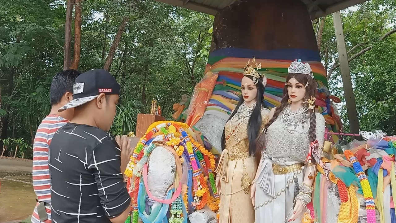 หนุ่มขอพร "เจ้าแม่ตะเคียน" ประหลาดใจได้ "เลขเด็ด" ตรงกับลอตเตอรี่ที่ซื้อไว้