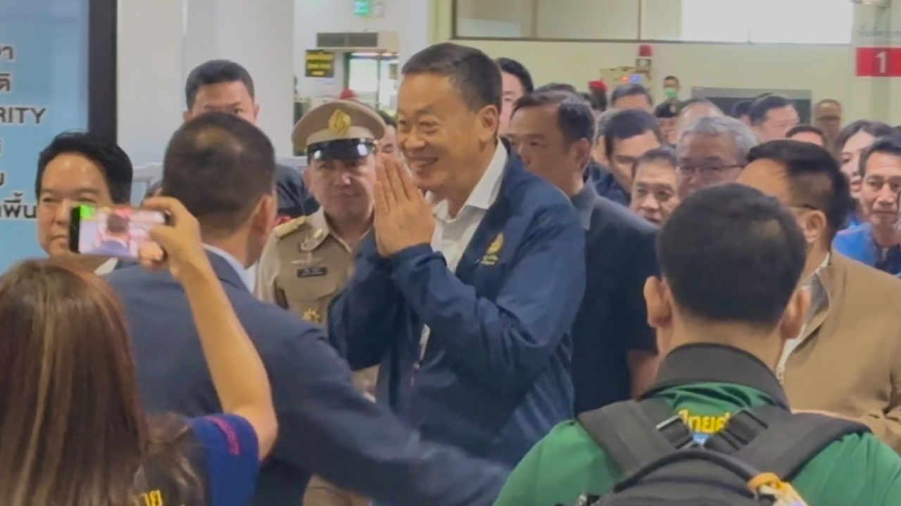 “เศรษฐา” ยกทีมรัฐมนตรีไปเชียงราย ชาวบ้านแห่ต้อนรับ ส่องทะเบียนรถนายกฯ