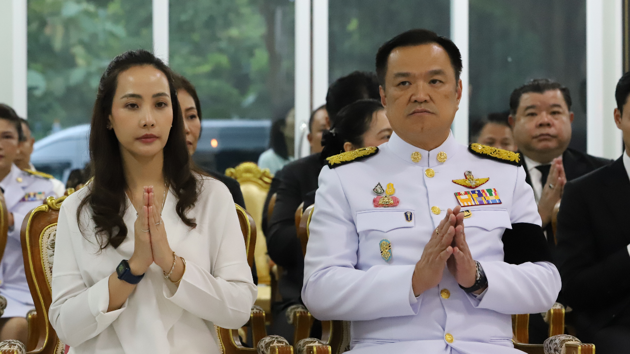 “อนุทิน” เป็นประธานพิธีพระราชทานน้ำหลวงอาบศพแม่ภรรยา “จ๋า ธนนนท์”