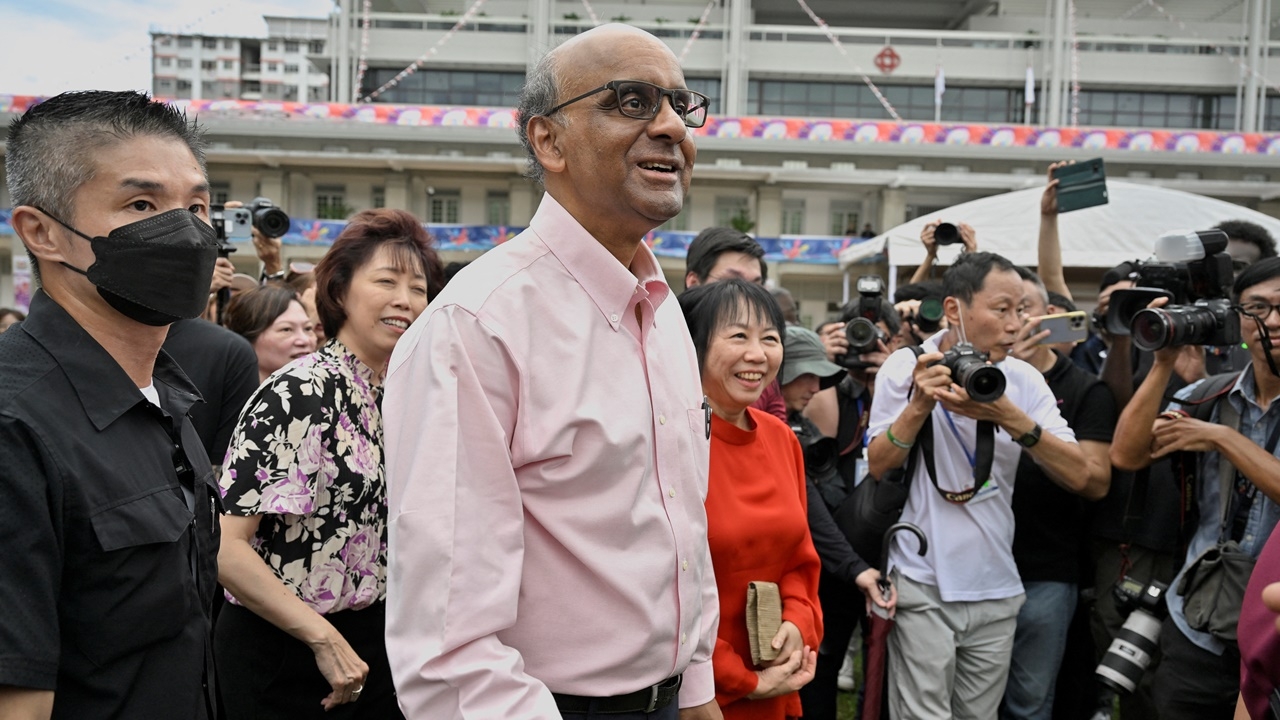 ธาร์มาน ชานมูการัตนัม สาบานตนเป็นประธานาธิบดีคนที่ 9 ของสิงคโปร์