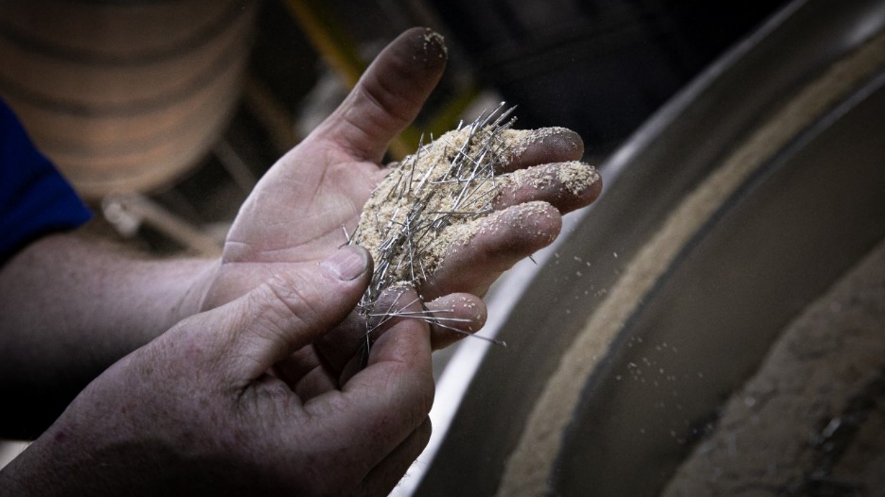 เด็กน้อยเปรูรอดตายหวุดหวิด หลังกลืนเข็มเข้าไป 8 เล่มจนติดคากระเพาะ (คลิป)