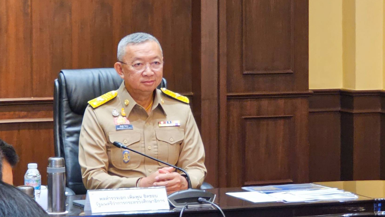 รมว.ศธ.ผุดนโยบาย "แก้หนี้ครู"-จ่ายเงินเดือนข้าราชการ 2 ครั้ง ชี้ อาจดีกว่า