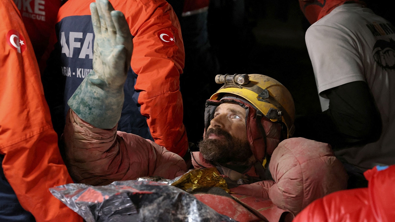 กู้ภัยช่วยเหลือนักสำรวจชาวอเมริกันสำเร็จ หลังติดถ้ำที่ลึกสุดในโลก 9 วัน